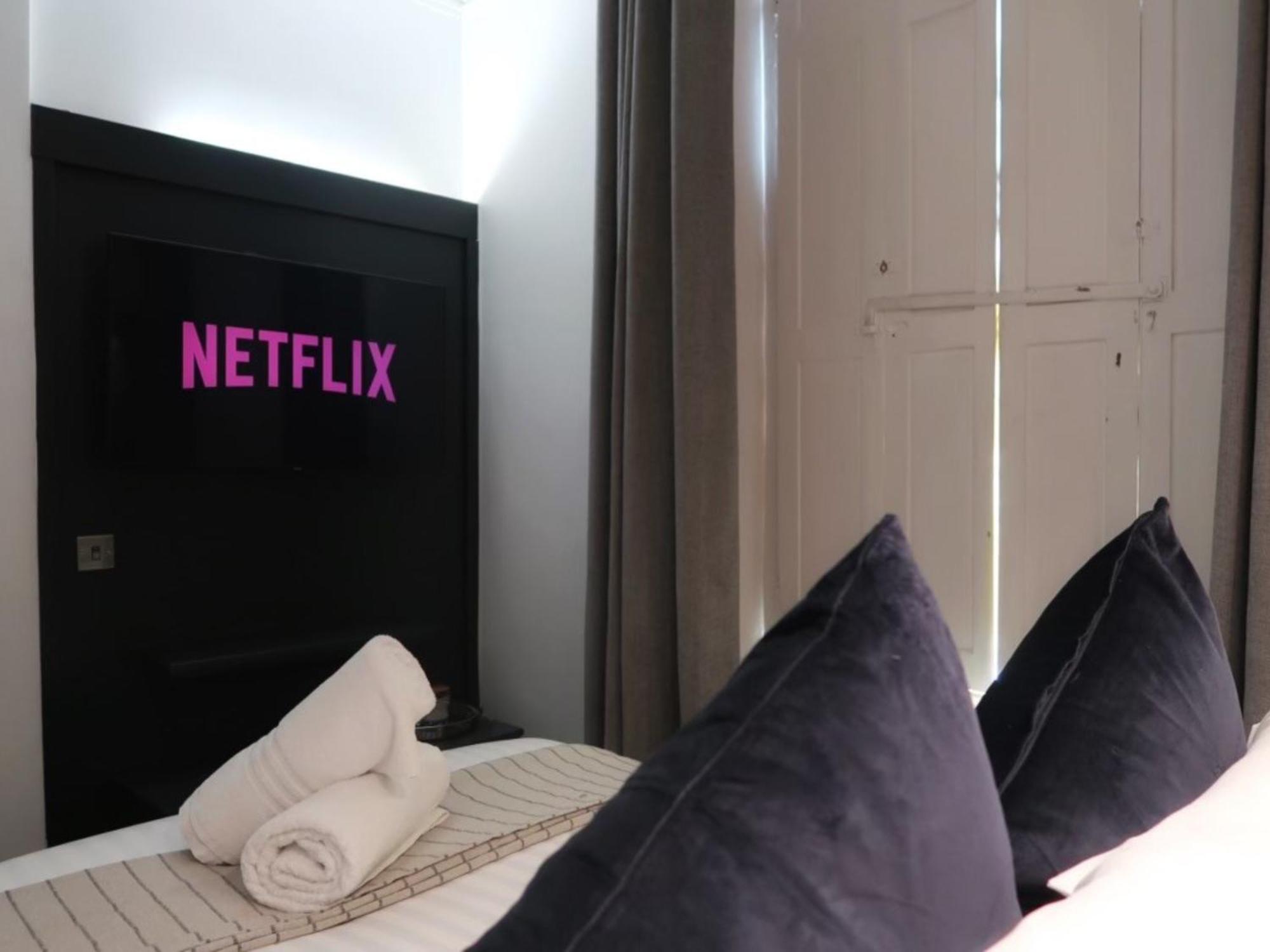 Sun Street Aparthotel Ленчестър Екстериор снимка