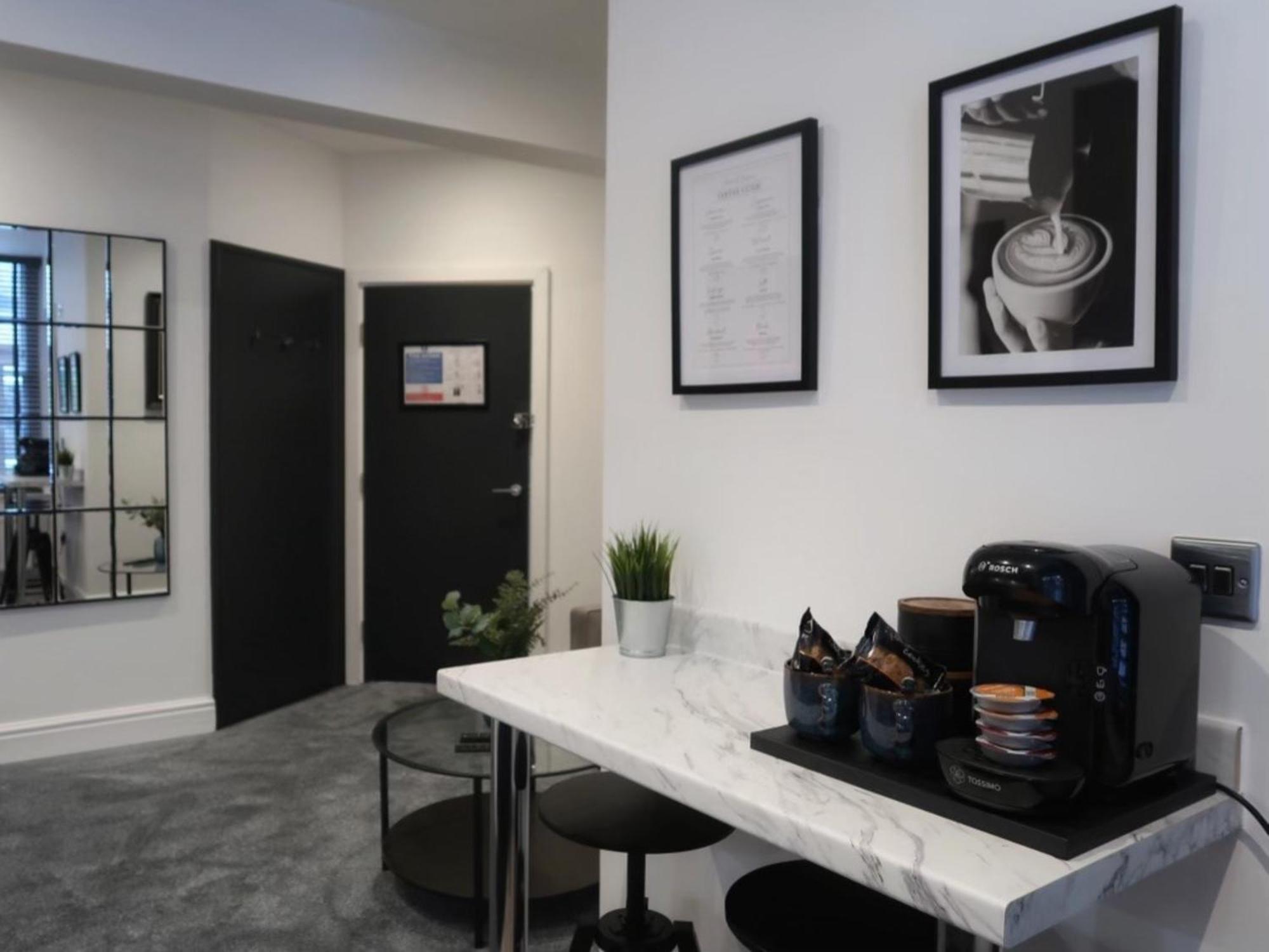 Sun Street Aparthotel Ленчестър Екстериор снимка