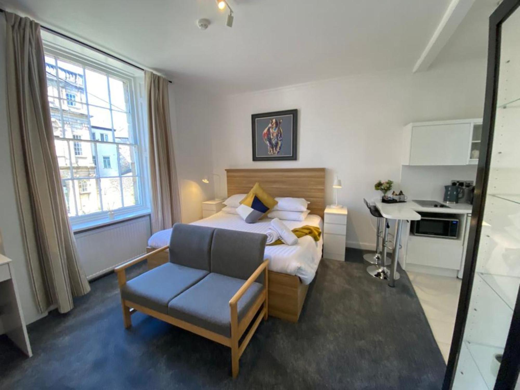 Sun Street Aparthotel Ленчестър Екстериор снимка